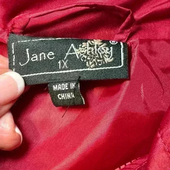 NWT- Jane Ashley quilted puffer vest in red, size 1X. - Picture 6 of 8